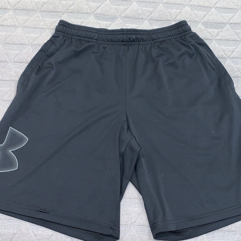 Under Armour Boy’s black Athletic Shorts